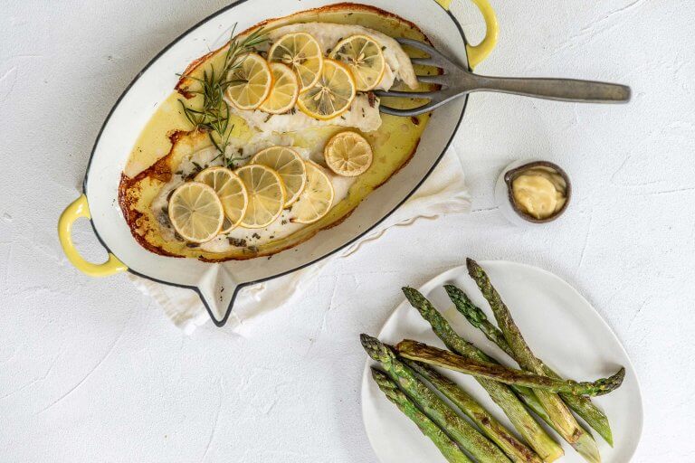 Rezeptbild Buntbarsch aus dem Ofen mit grünem Spargel